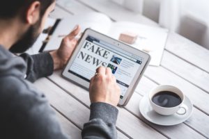 Fake news condamnation